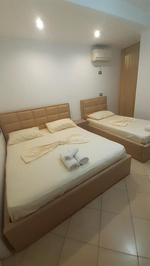 Hotel Vila Flowers Vlore Bagian luar foto
