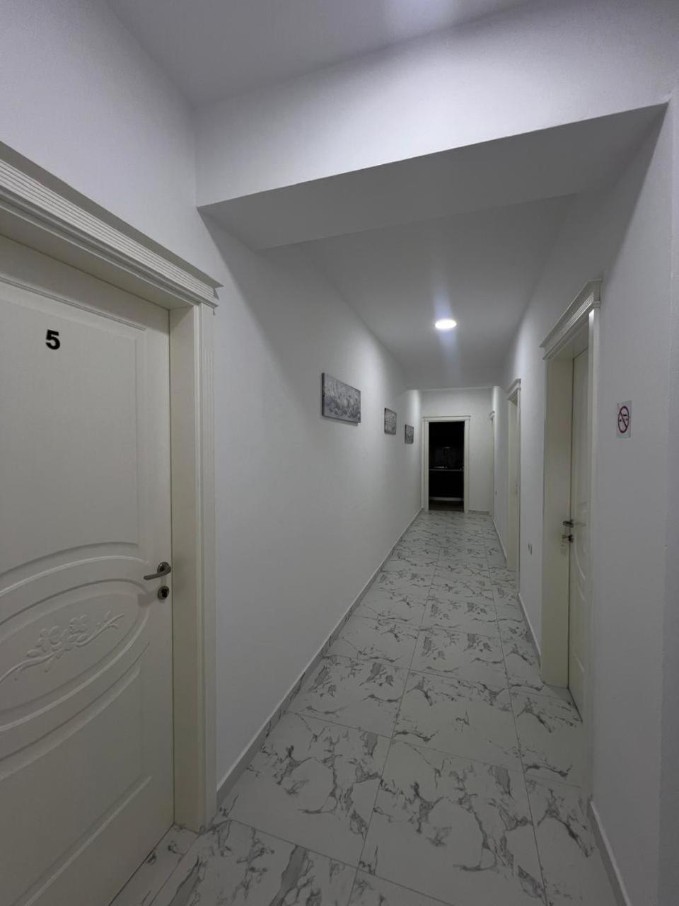 Hotel Vila Flowers Vlore Bagian luar foto