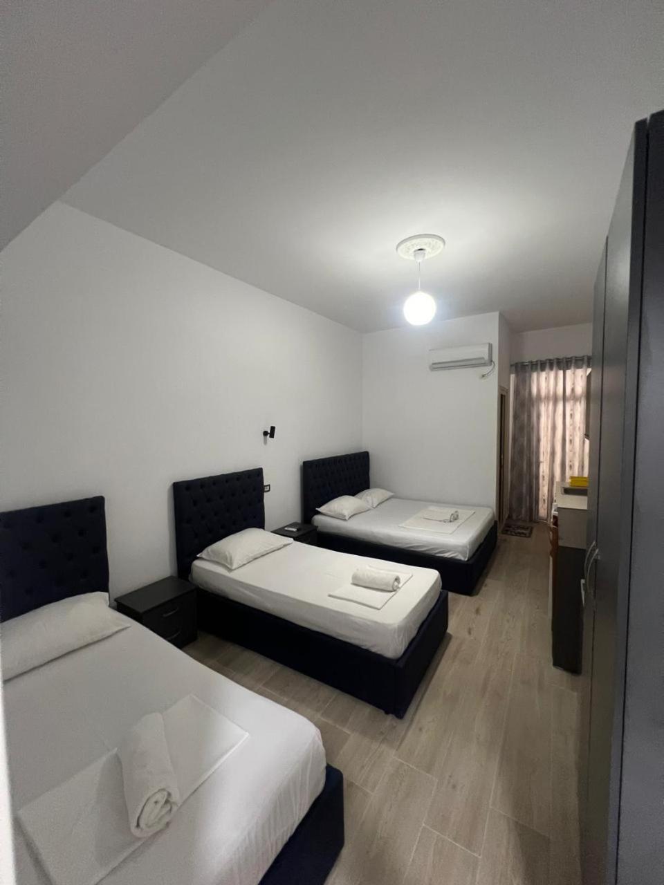 Hotel Vila Flowers Vlore Bagian luar foto
