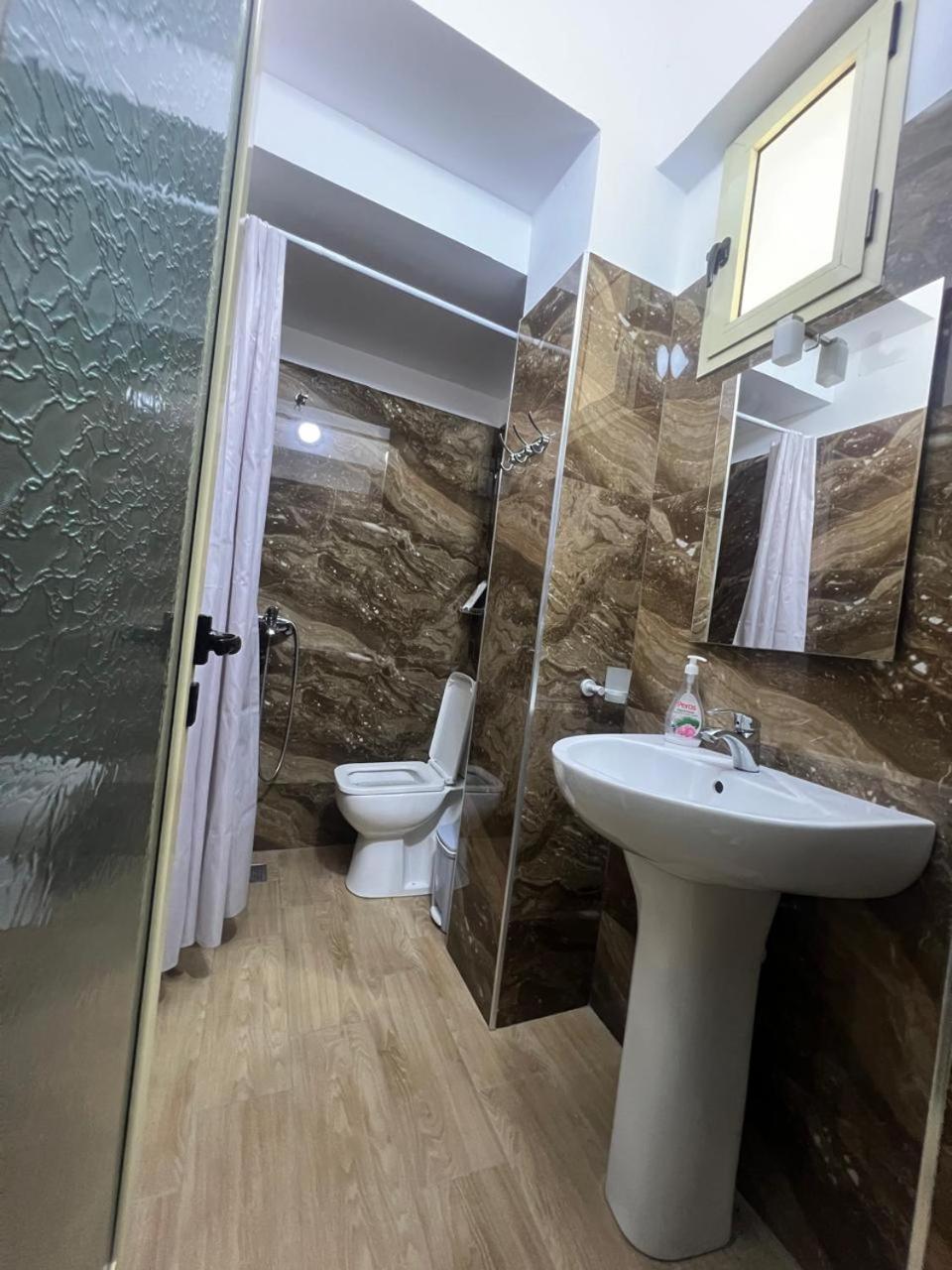 Hotel Vila Flowers Vlore Ruang foto