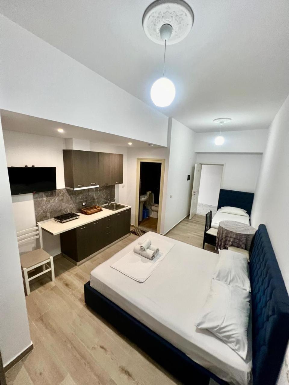Hotel Vila Flowers Vlore Bagian luar foto