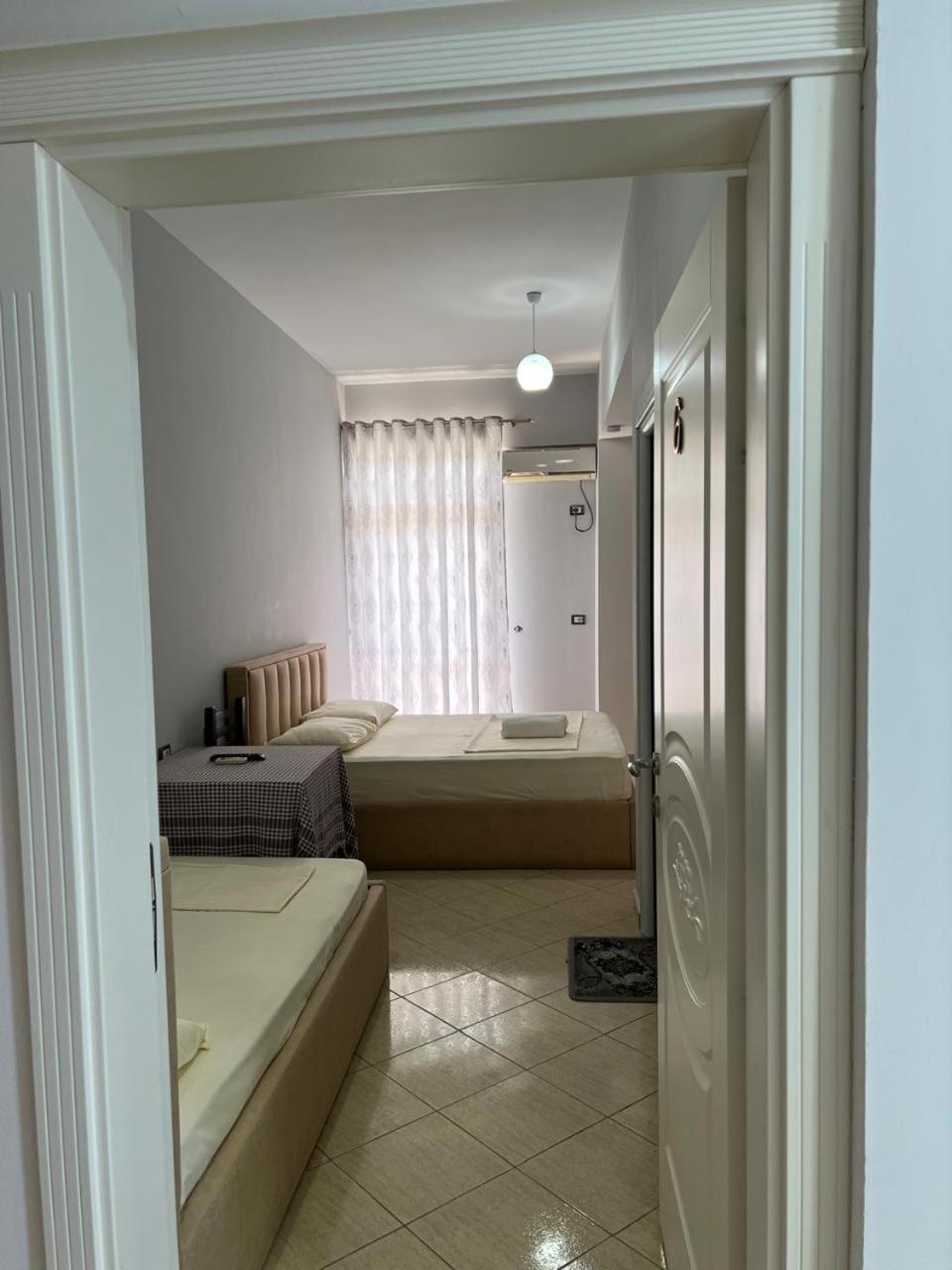 Hotel Vila Flowers Vlore Bagian luar foto