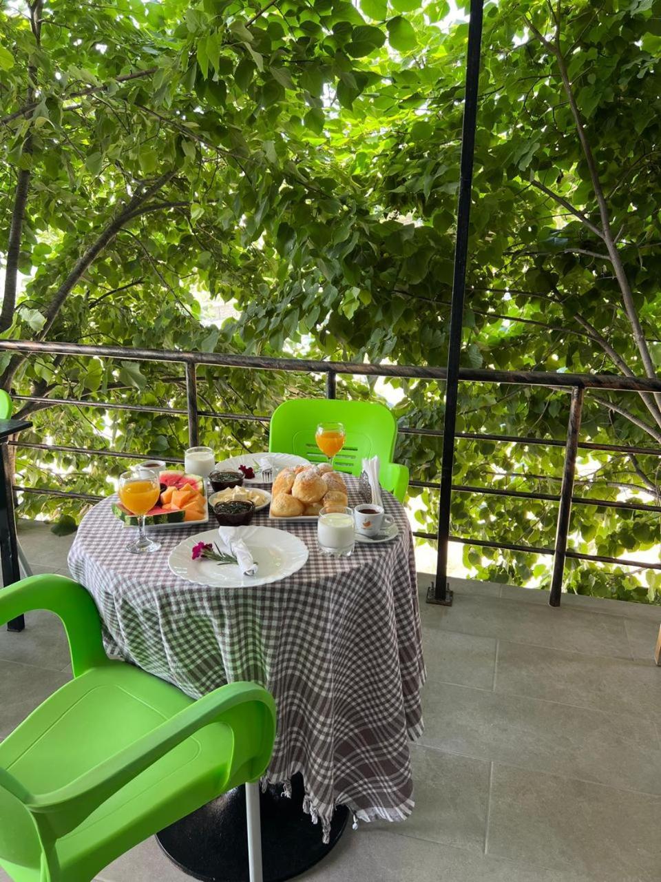 Hotel Vila Flowers Vlore Bagian luar foto